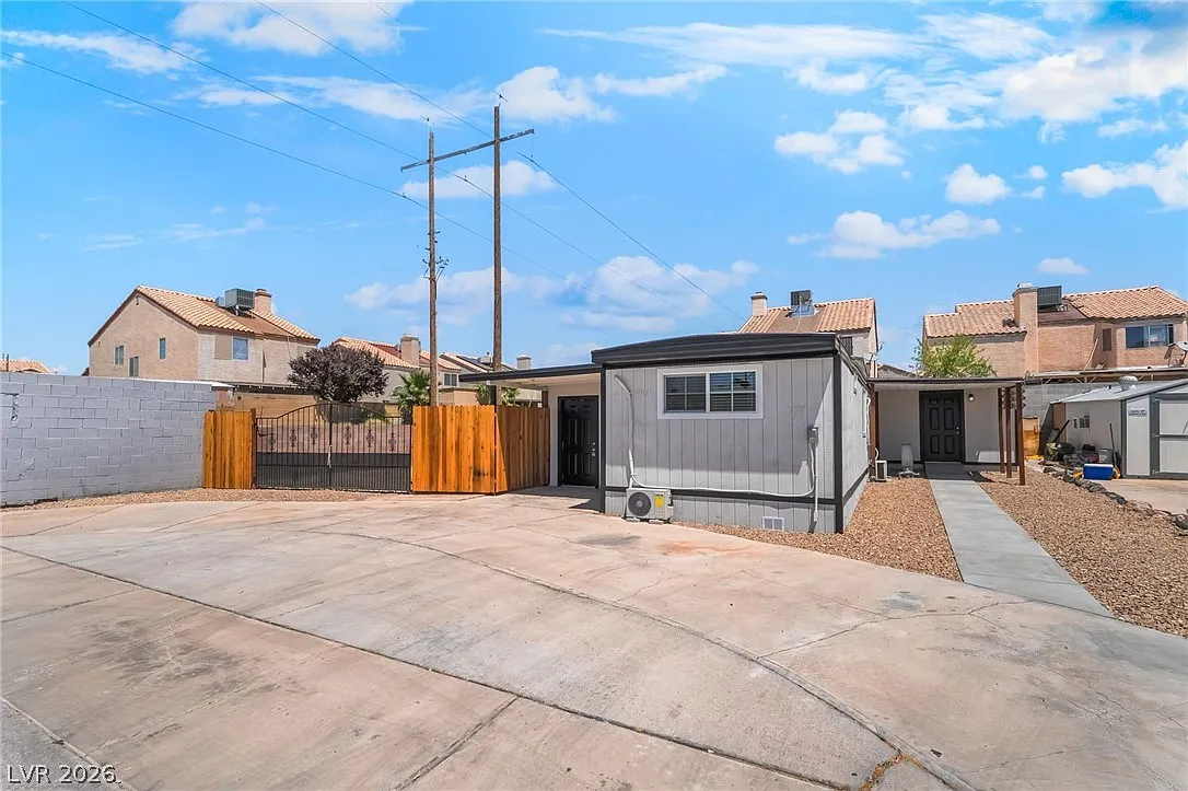3 bed, 2.0 bath, 1335 sqft, $1,775 — Photo 1