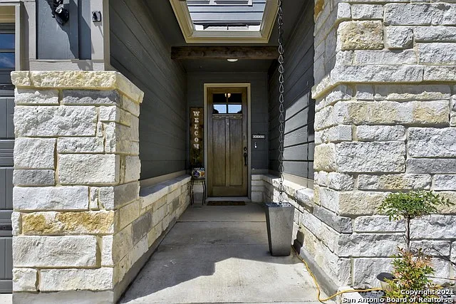 9113 Sunpool — Photo 2
