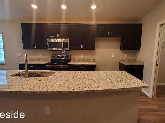 3rd image of 525 Pentas Ln