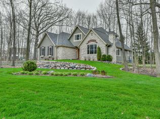 W162N5346 Waldens Pass, Menomonee Falls, WI 53051