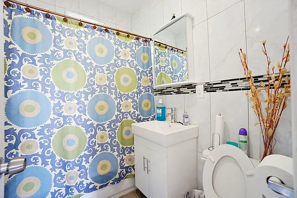 Rented by Compass | media 7