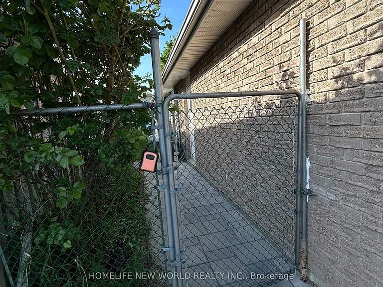 54 Bridley Dr — Photo 5