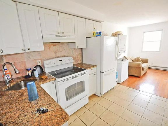 3rd image of 3143 Richmond St #2