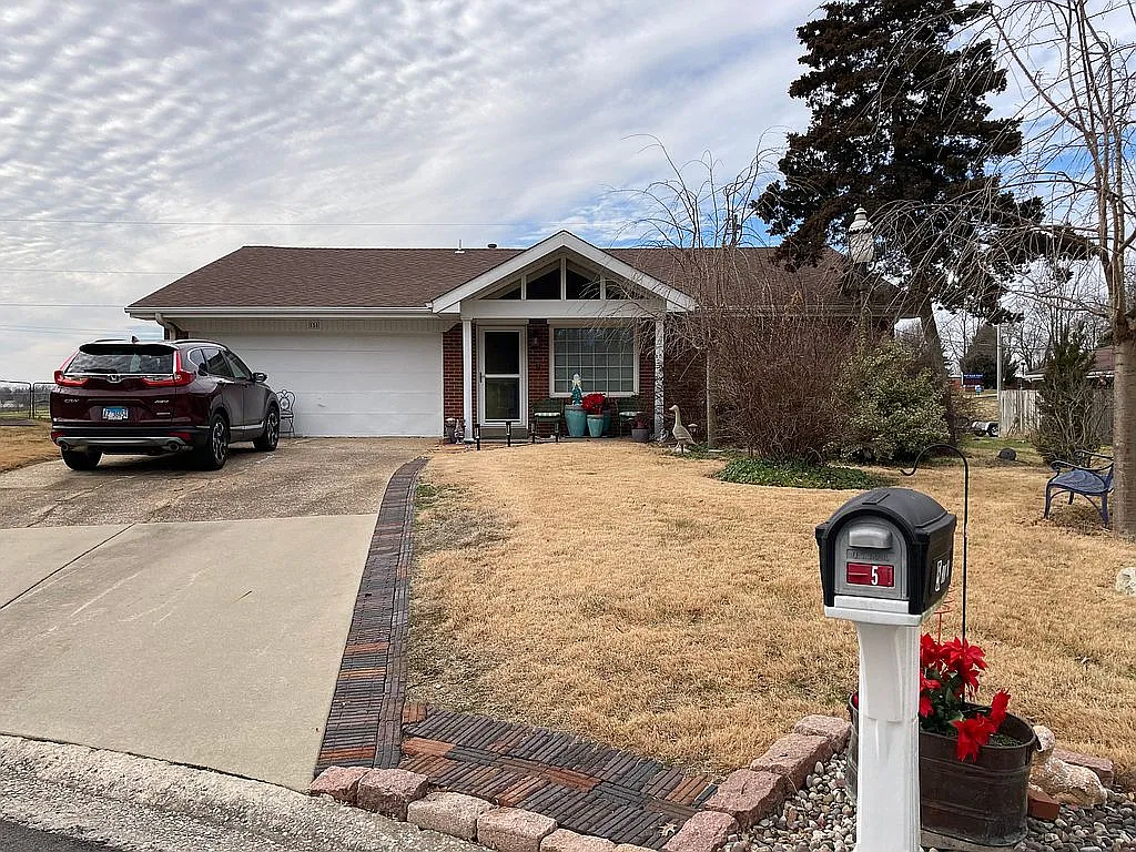 5 Hunt Dr photo 1