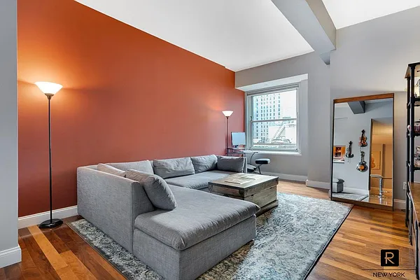Sold by R New York | media 2