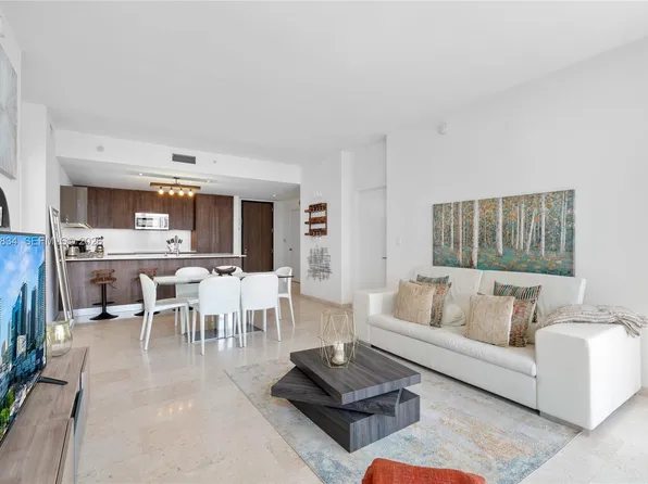 88 SW 7th St APT 3403, Miami, FL 33130