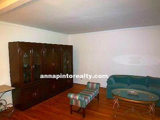 Sold by Anna Pinto Realty | media 23