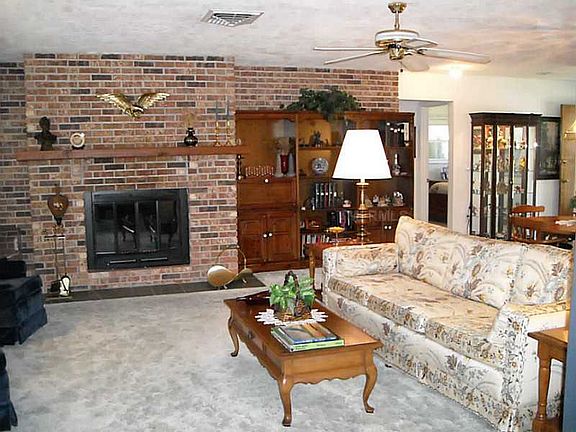 3rd image of 127 Rodney Ct