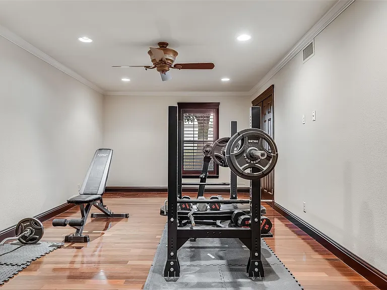 4900 Balcones Dr — Photo 23