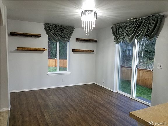 4th image of 18505 100th Street Ct E