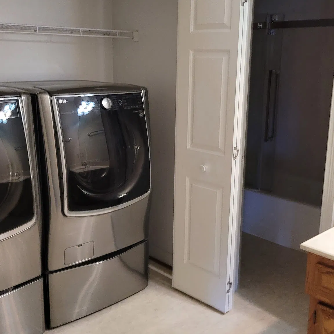 3 bed, 3.5 bath, 3400 sqft, $3,000 — Photo 2