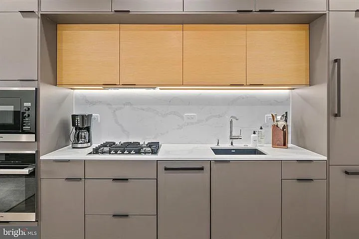 1900 Biltmore St NW #7 — Photo 3