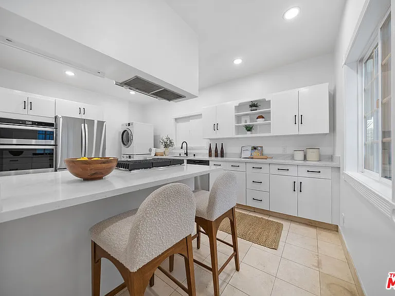 320 Westminster Ave — Photo 26