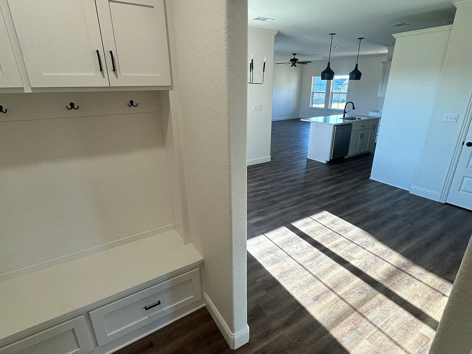 3 bed, 1849 sqft, $2,400 — Photo 3