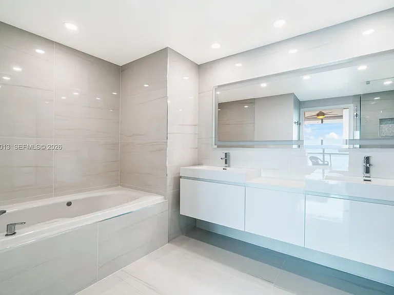 6799 Collins Ave #1404 — Photo 12