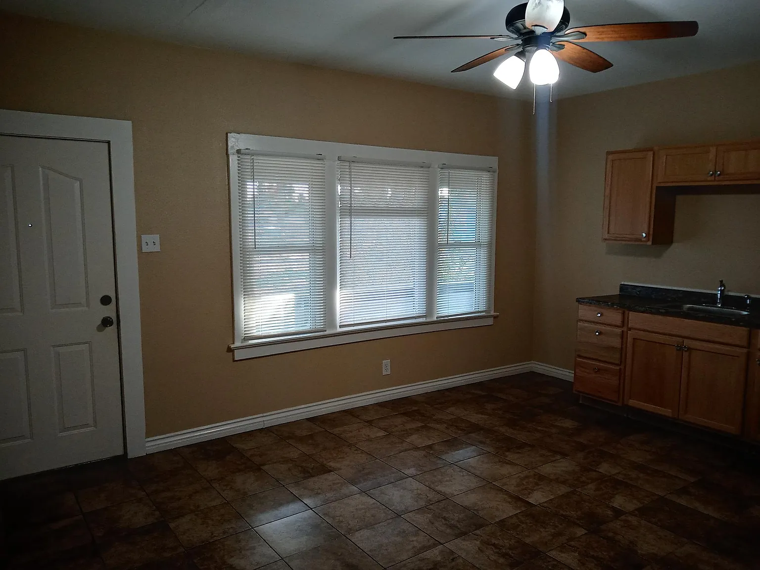 1 bed, 450 sqft, $1,250 — Photo 4