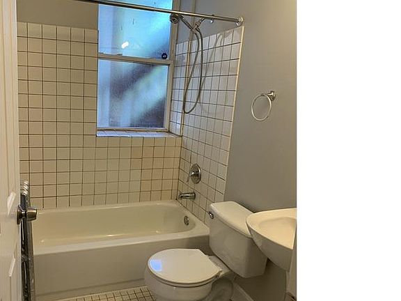 3rd image of 6439 S Kenwood Ave #1