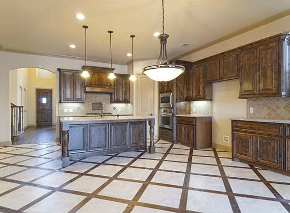 3rd image of 8237 Almont Dr
