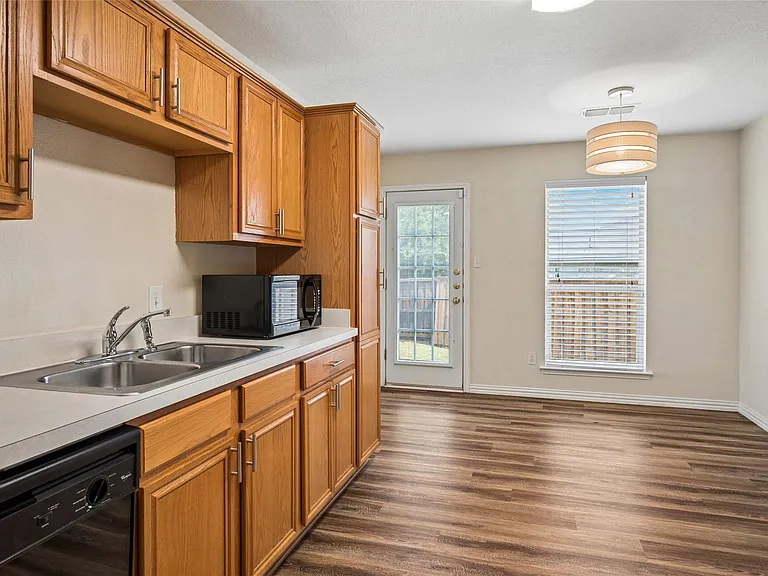 316 Matlock Meadow Dr — Photo 3
