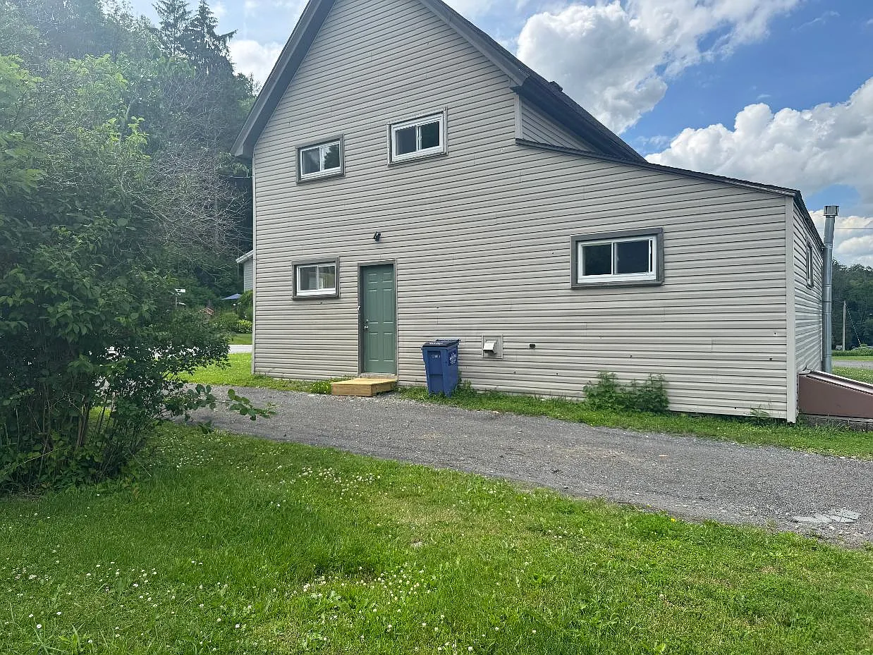 3 bed, 1400 sqft, $1,850 — Photo 2