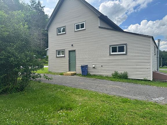 Private driveway and entrance