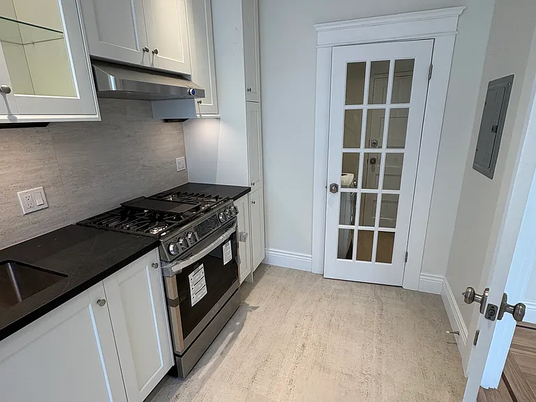 1546 Jones St #12 — Photo 9
