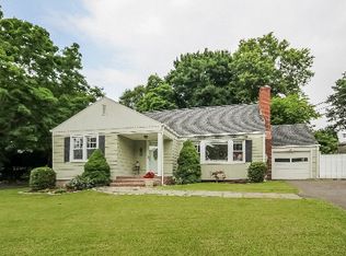 56 Orchard Hill Ln, Fairfield, CT 06824