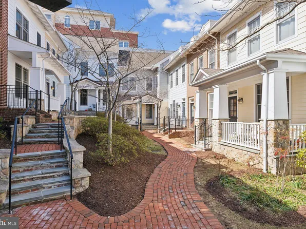 1330 N Danville St, Arlington, VA 22201