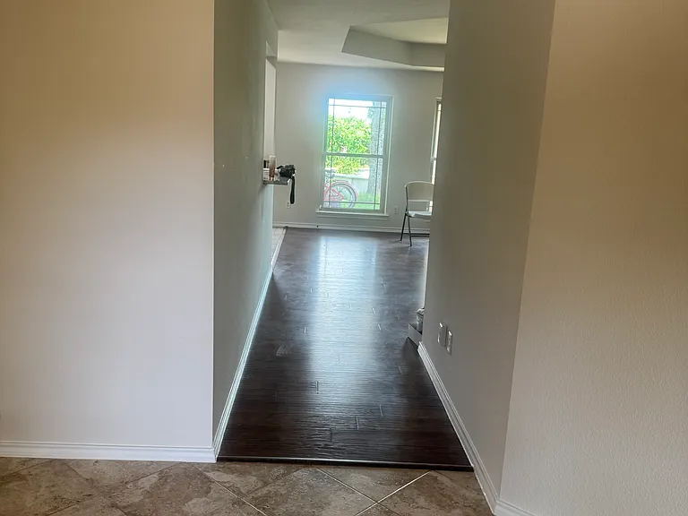 726 Stacie Ln — Photo 2