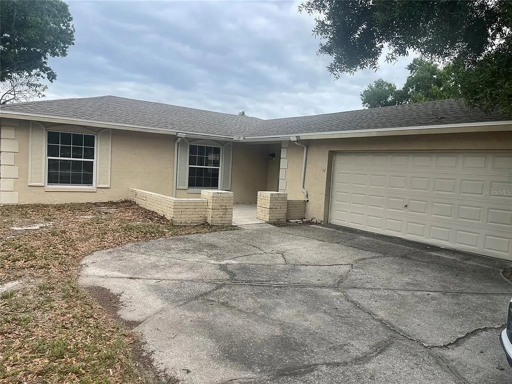 4 bed, 2.0 bath, 1642 sqft, $2,500 — Photo 1