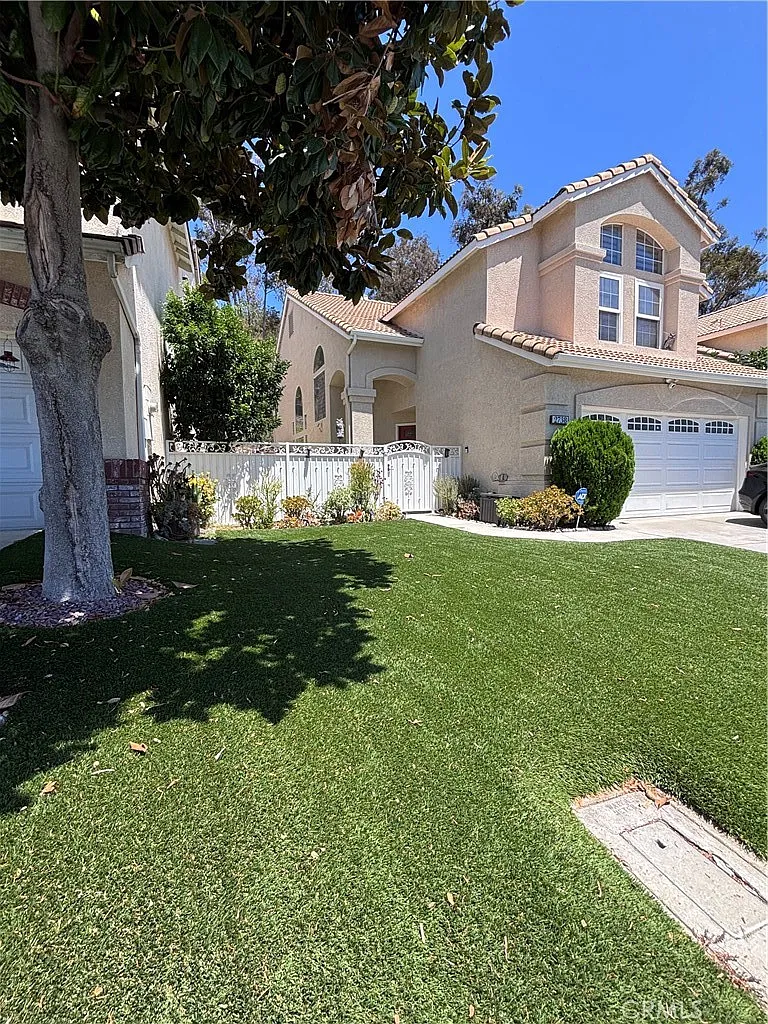 3 bed, 2.5 bath, 2052 sqft, $3,950 — Photo 1