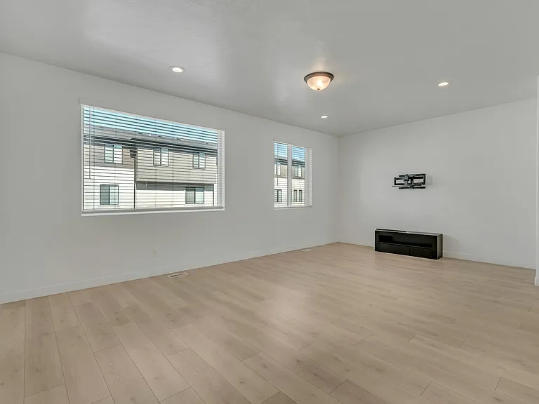 501 S 1080 W — Photo 8