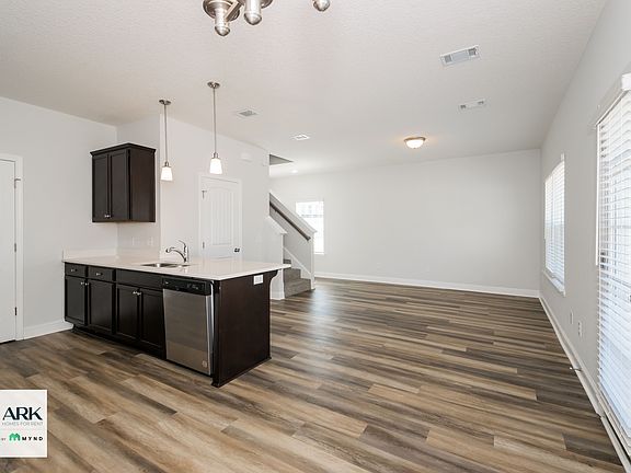 3rd image of 126 Chaffseed Cir