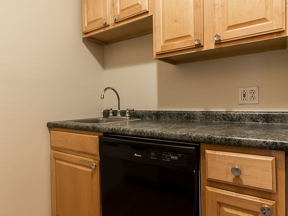 4th image of 1038 N Negley Ave APT 3