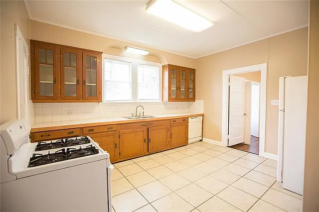 468 Hamilton St — Photo 10