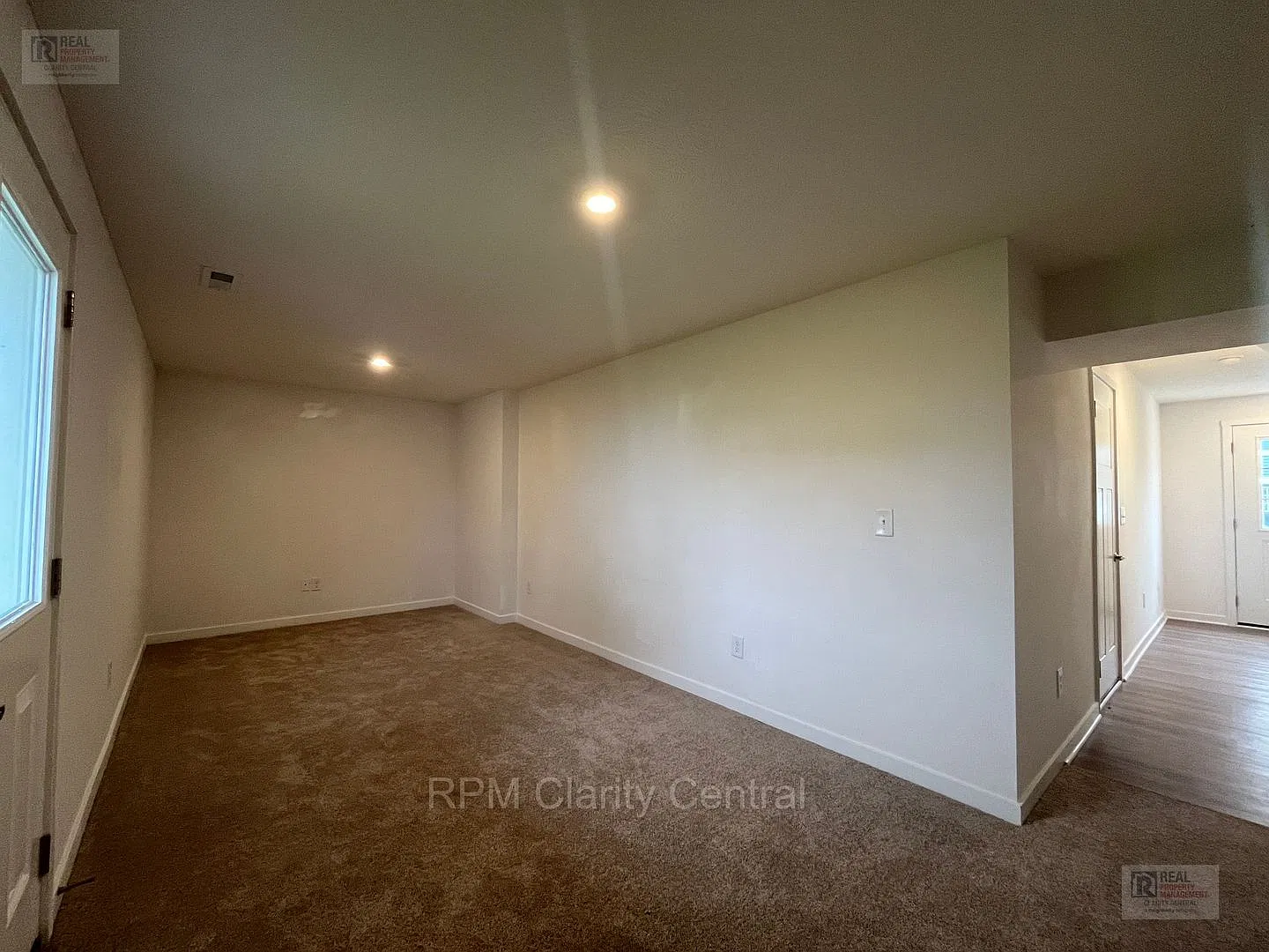 Beautiful 3-Bedroom Townhome with 2-Car Garage in Willow Reserve! — Photo 3