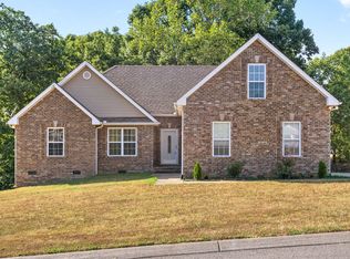 1290 Grassland Dr, Ashland City, TN 37015