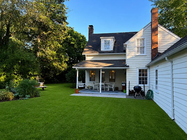 63 Kings Hwy N — Photo 20