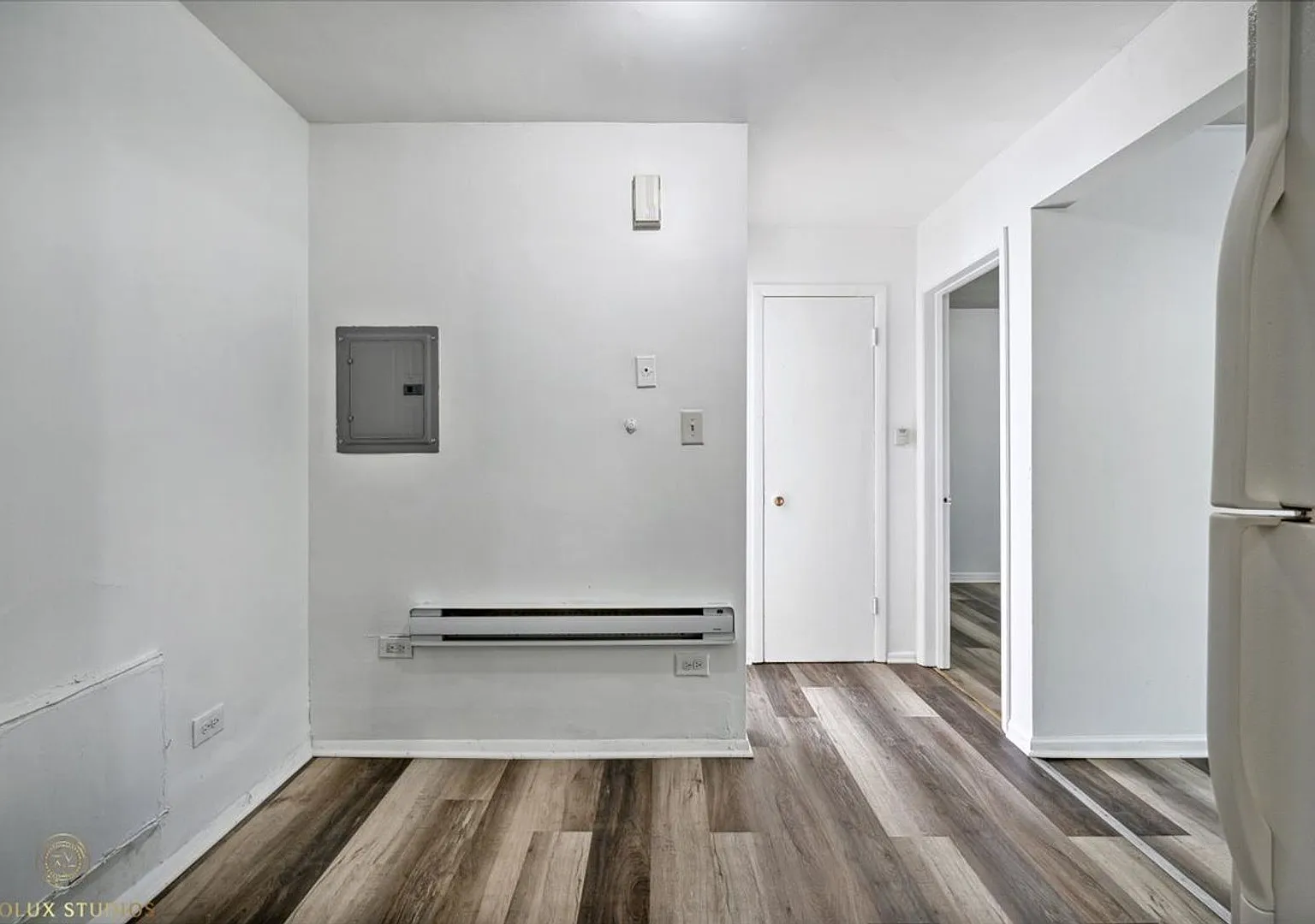 One Bedroom Apartment - Great Location! — Photo 4