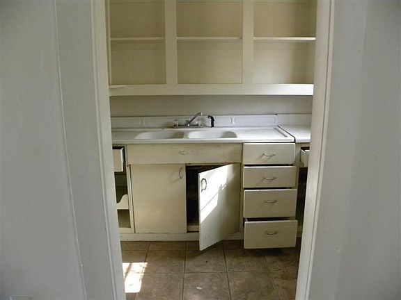 905 Dolan Rd, Memphis, TN 38116