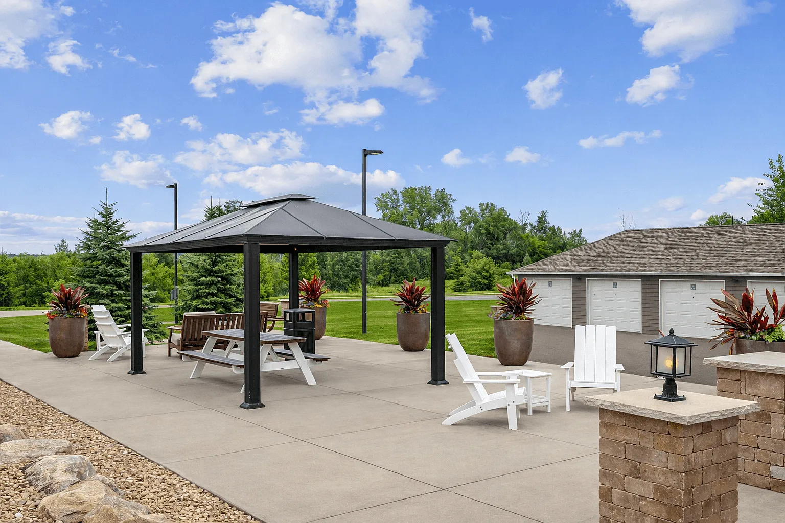 Lake Ridge Apartments — Photo 1