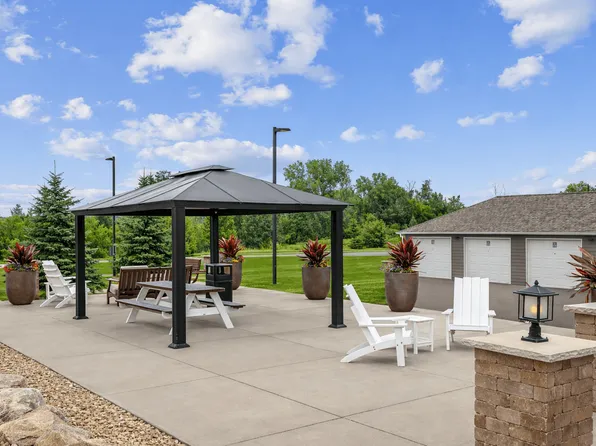 Lake Ridge Apartments