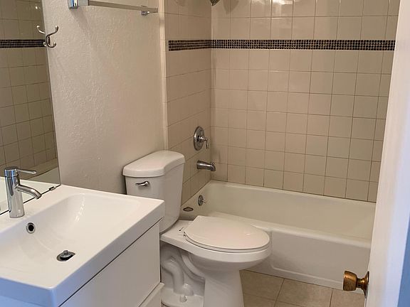 5th image of 1084 Wentworth St #11