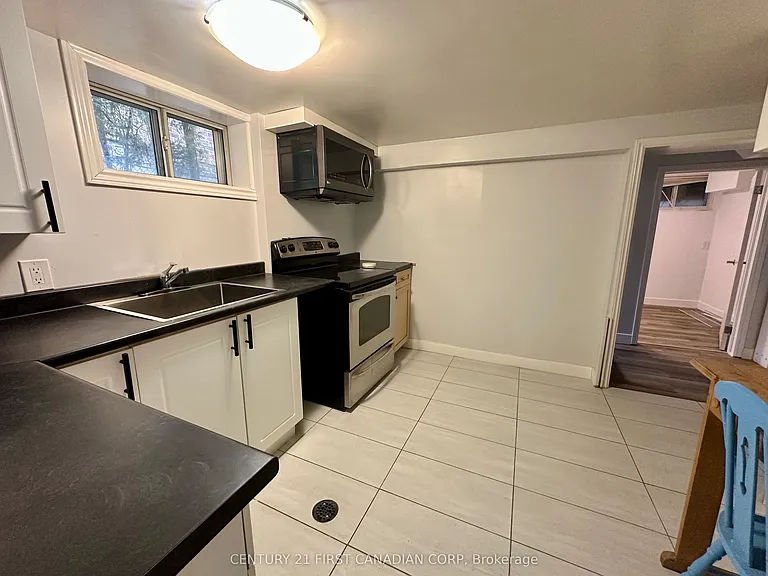 139 Britannia Ave #LOWER — Photo 11
