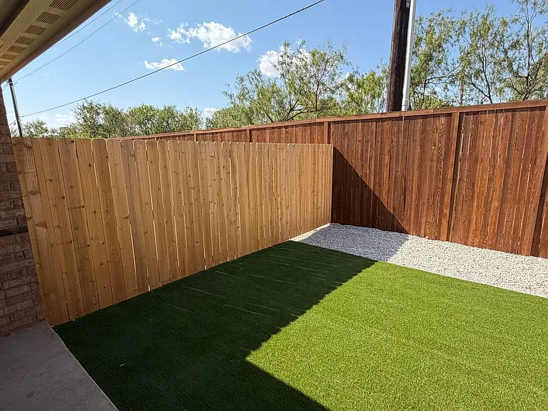 518 Colorado St — Photo 17