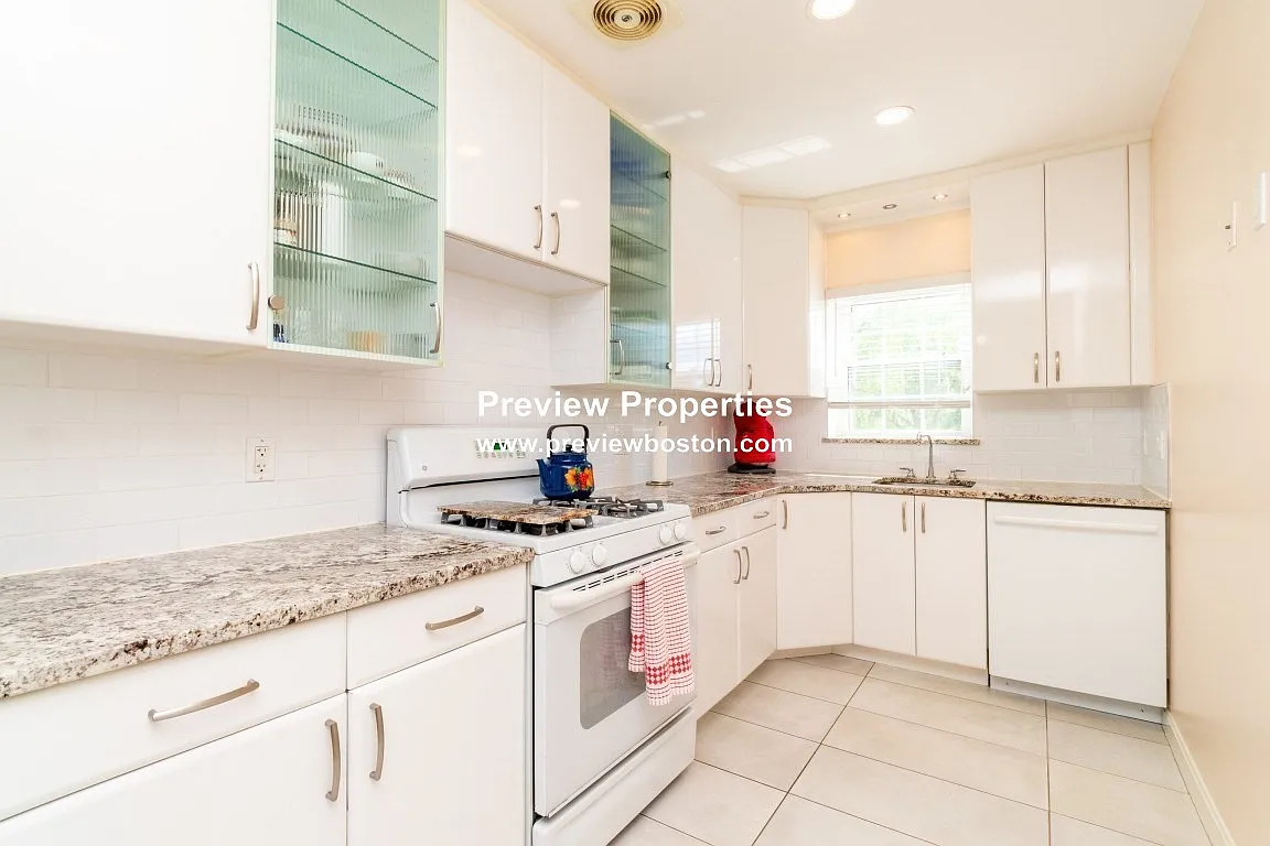 2 bed, 821 sqft, $2,595 — Photo 1