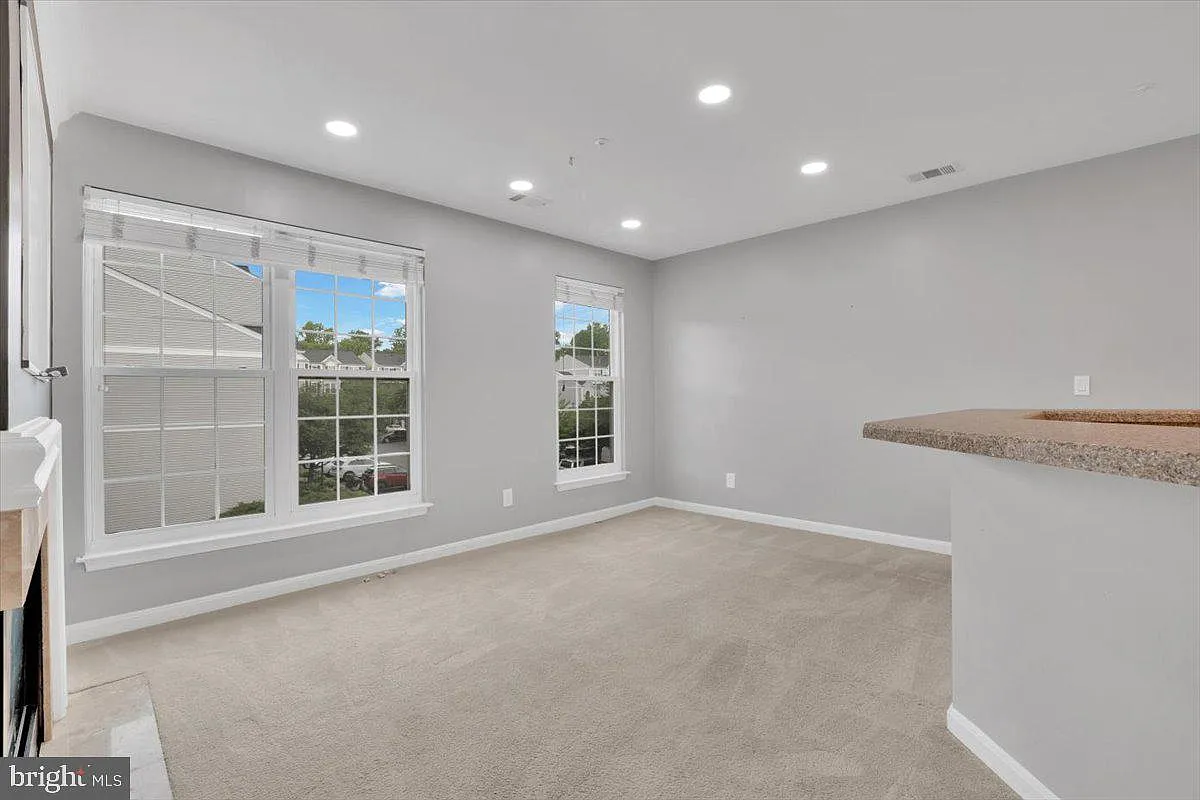 2 bed, 2.5 bath, 1148 sqft, $2,850 — Photo 4