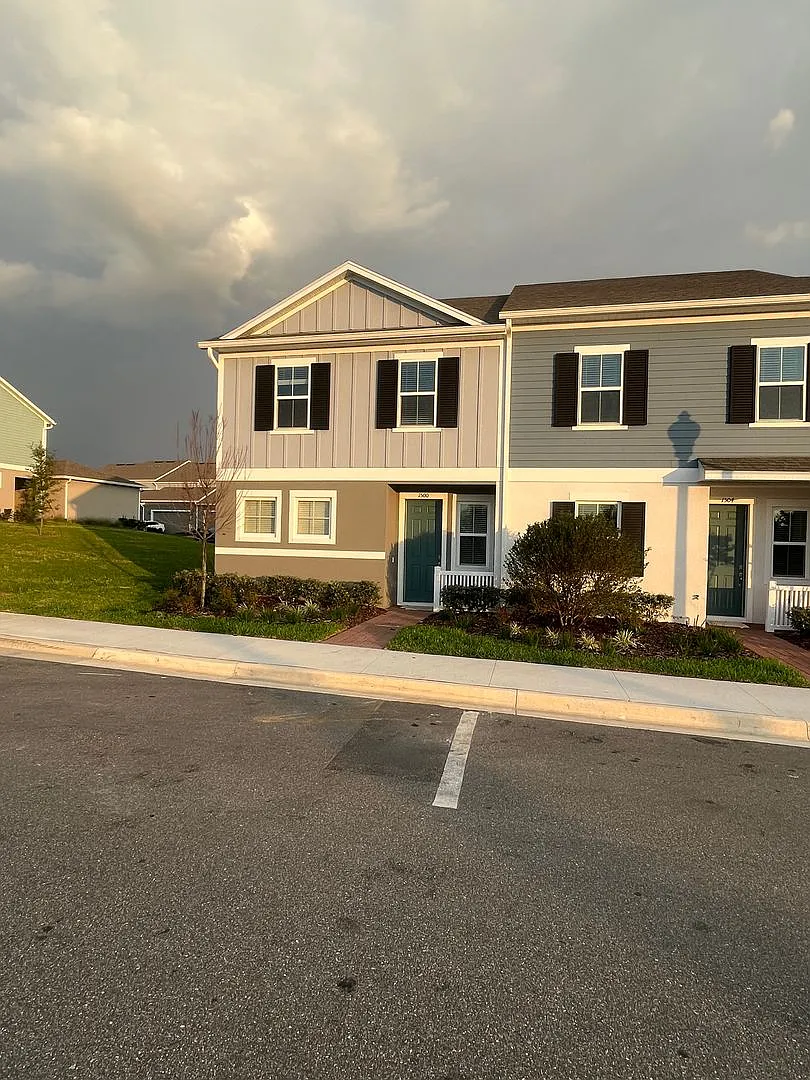 Building Photo - 1500 Silver Lining Way