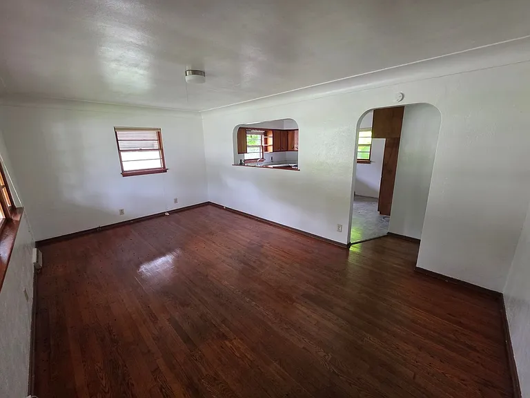 3415 Barber St — Photo 3