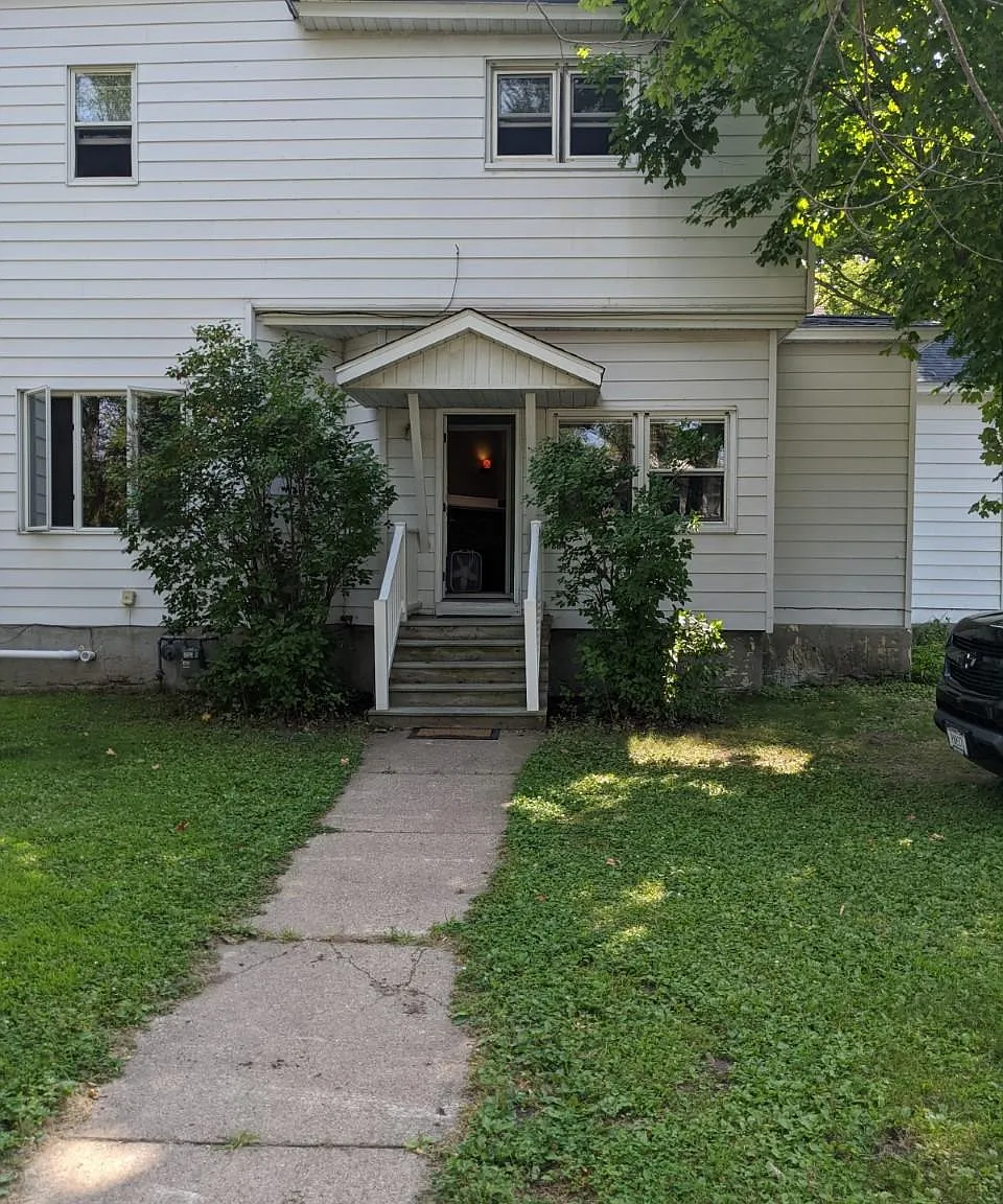 8 bed, 3329 sqft, $1,450 — Photo 4